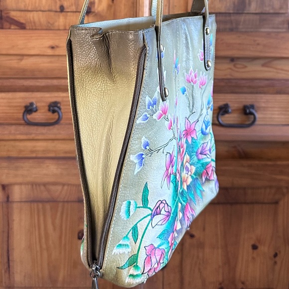 Beautiful Floral Hand Painted Shoulder Bag - Picture 6 of 12